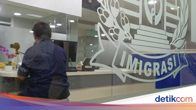 Imigrasi Jakbar Tangkap 5 WN China Sindikat Penipuan Modus Pengantin Pesanan
