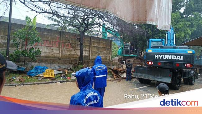 Tanggul di Jaksel Jebol dan 1 Ruas Jalan di Jakpus Banjir Akibat Hujan Deras