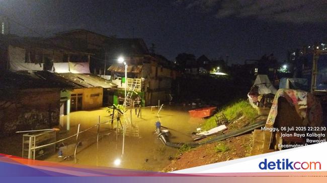 86 RT Terendam Banjir, Ada yang Capai 2,7 Meter