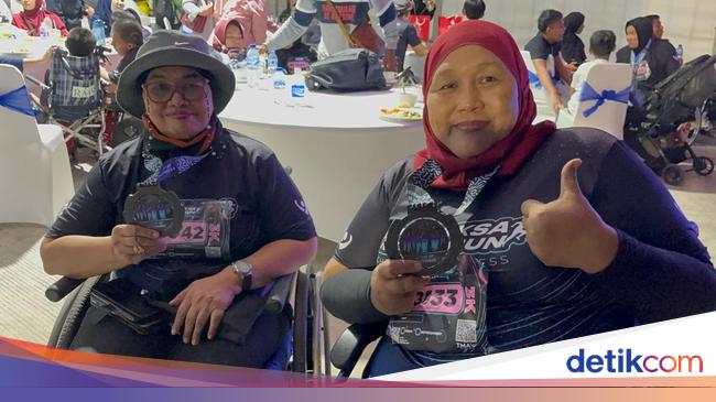 Senangnya Penyandang Disabilitas Ikut Adhyaksa Night Run: Nggak Berasa Capek