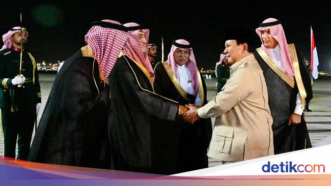 Tiba di Bandara King Abdulaziz Jeddah, Prabowo Disambut Upacara Kehormatan